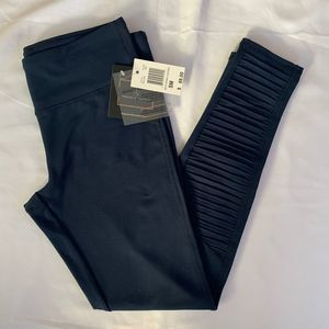 NWT Thread for Thoughts Navy Leggings Sm